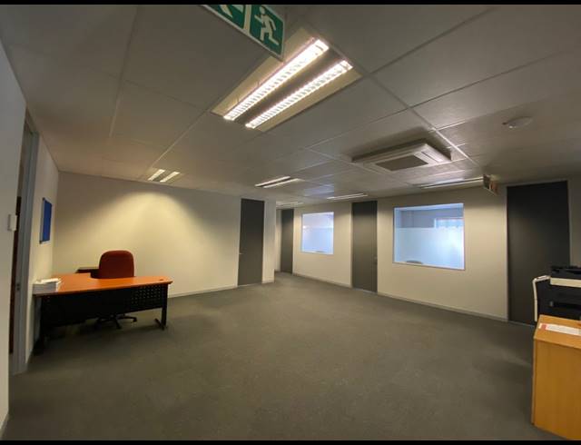 252M² OFFICE TO LET IN BRYANSTON